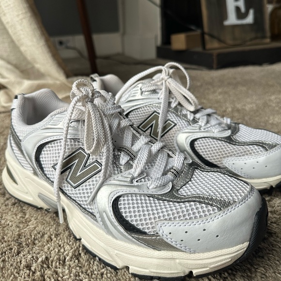 New Balance 530 - Women's Silver/Black/White size 9 - Picture 3 of 7